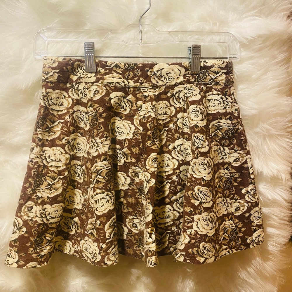 En Creme, floral mini skirt.